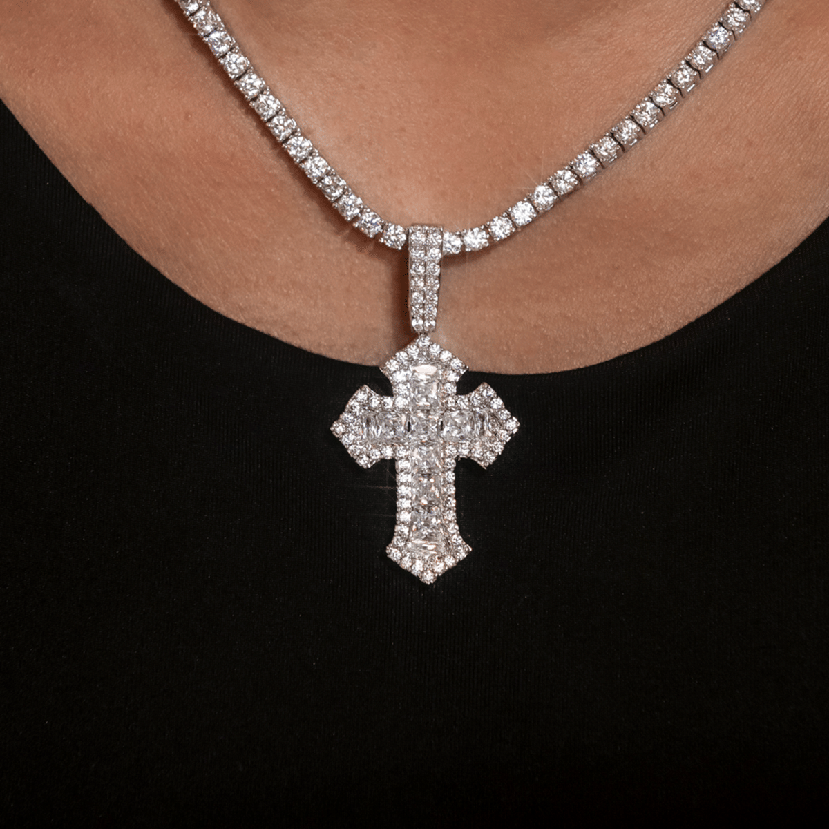 GLD Women Diamond Gothic Cross Pendant