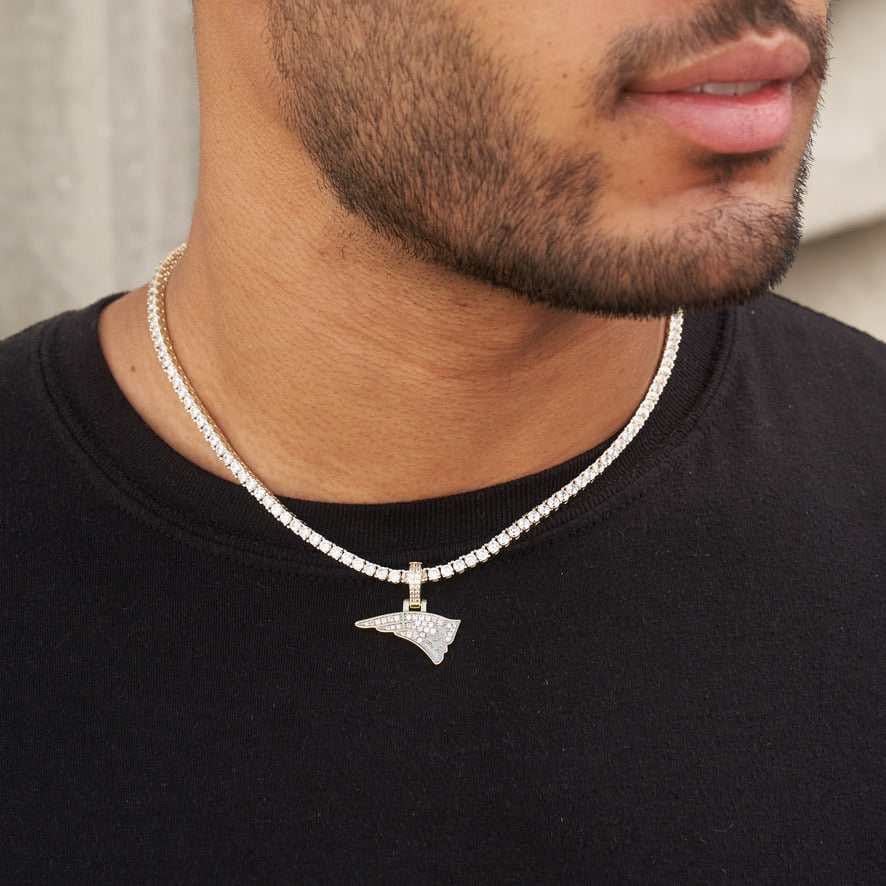 GLD Men New England Patriots Official NFL Micro Logo Pendant - Yellow Gold