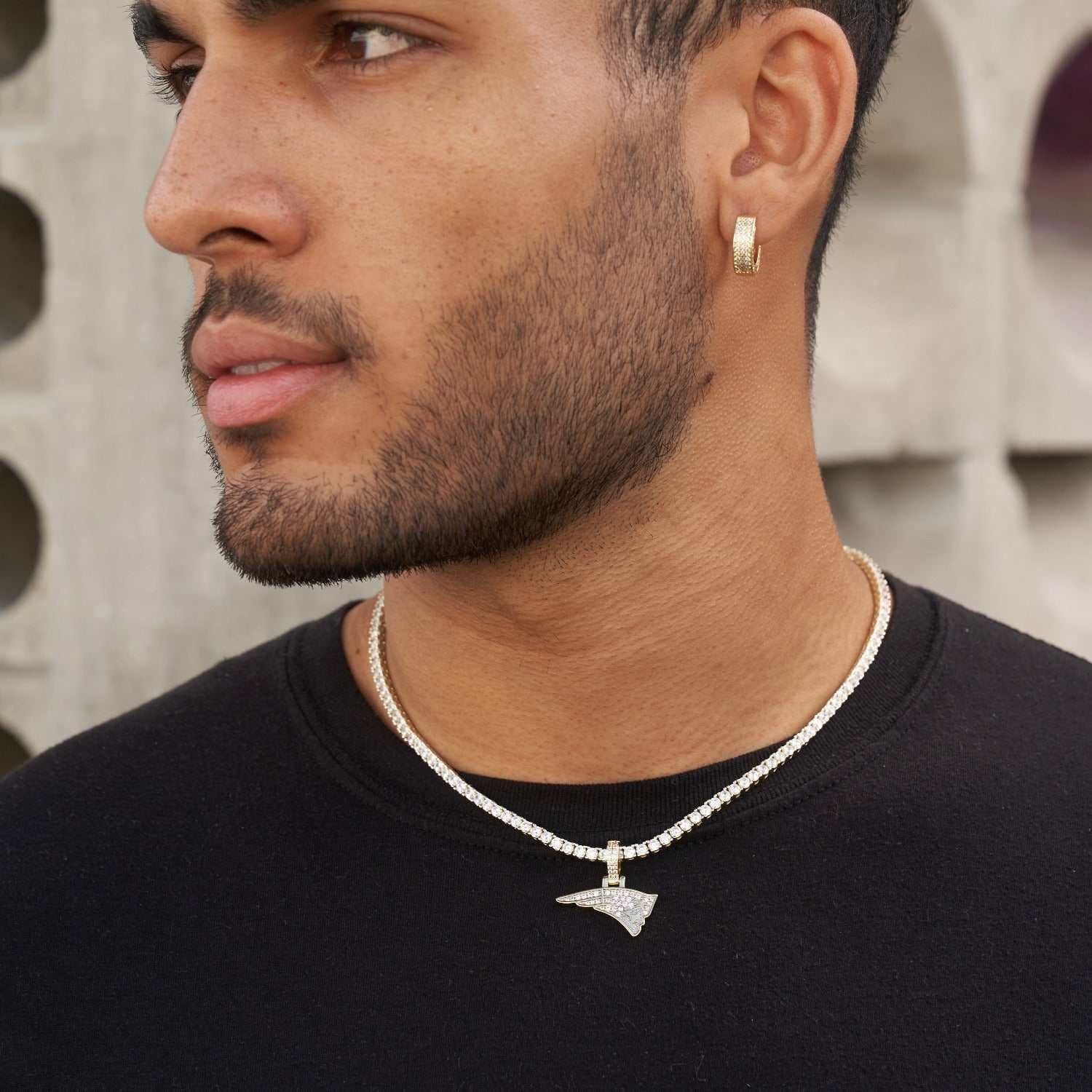 GLD Men New England Patriots Official NFL Micro Logo Pendant - Yellow Gold