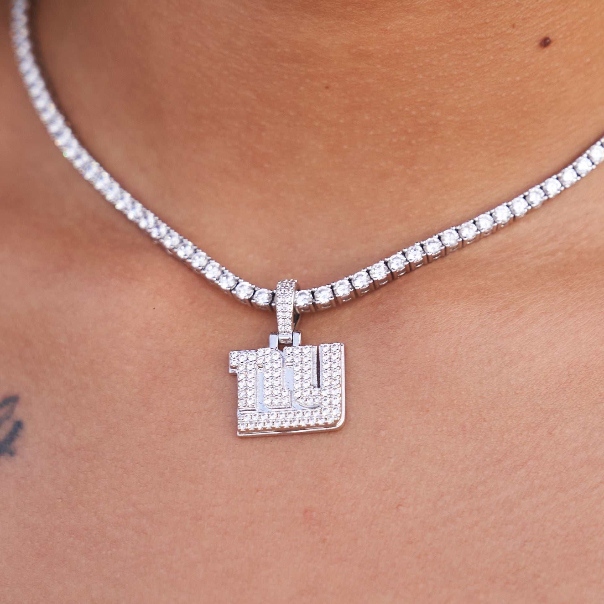GLD Women New York Giants Official NFL Micro Logo Pendant - White Gold