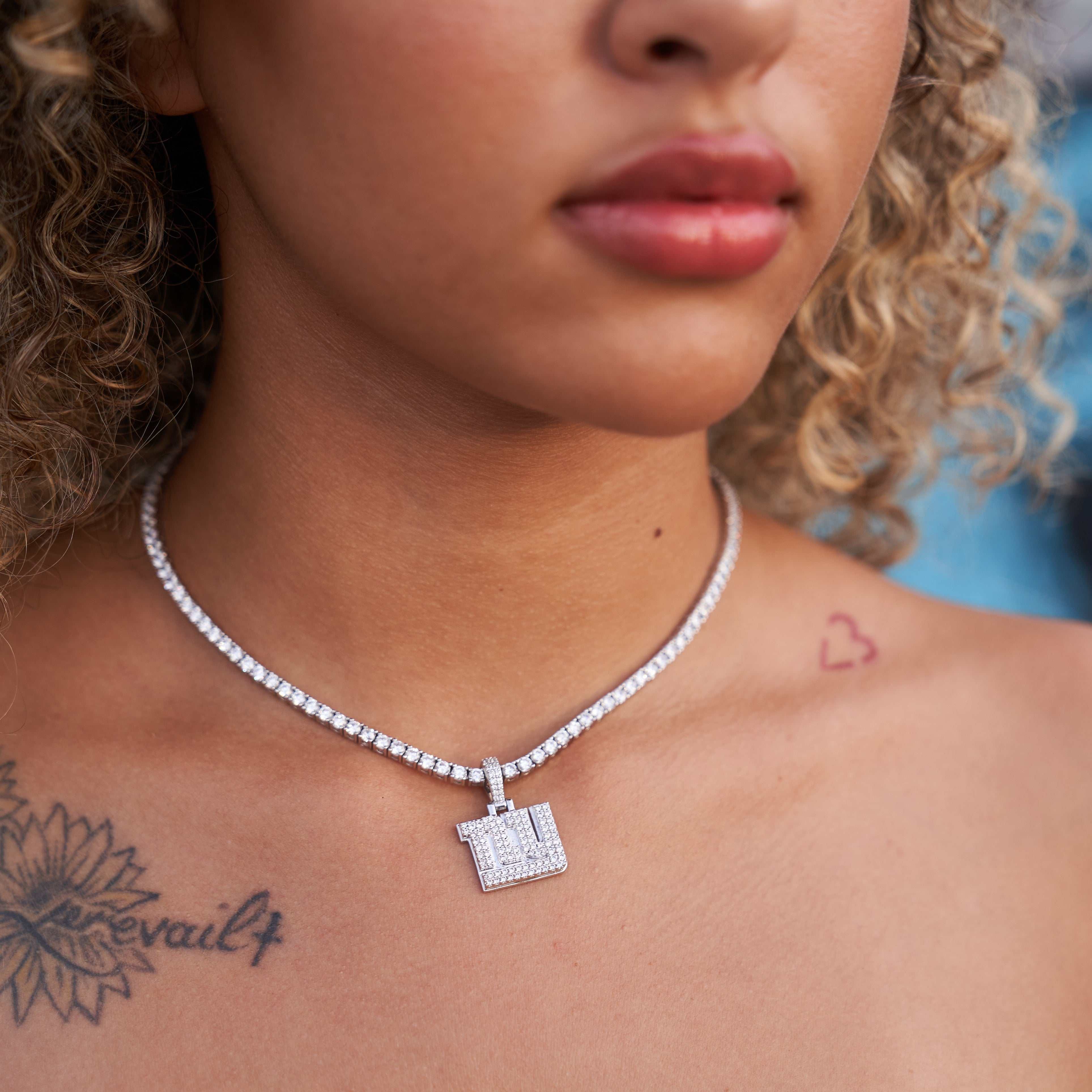 GLD Women New York Giants Official NFL Micro Logo Pendant - White Gold