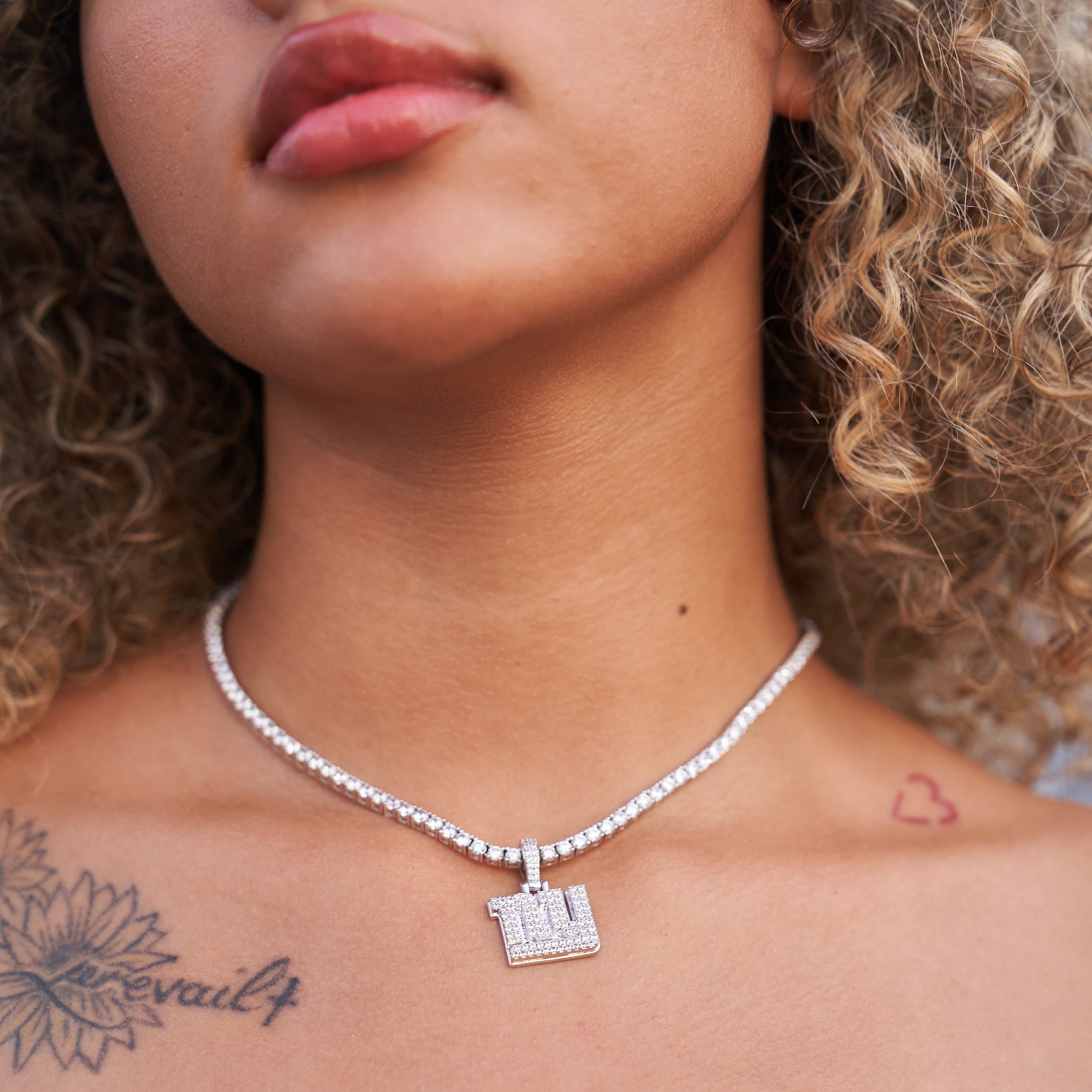 GLD Women New York Giants Official NFL Micro Logo Pendant - White Gold
