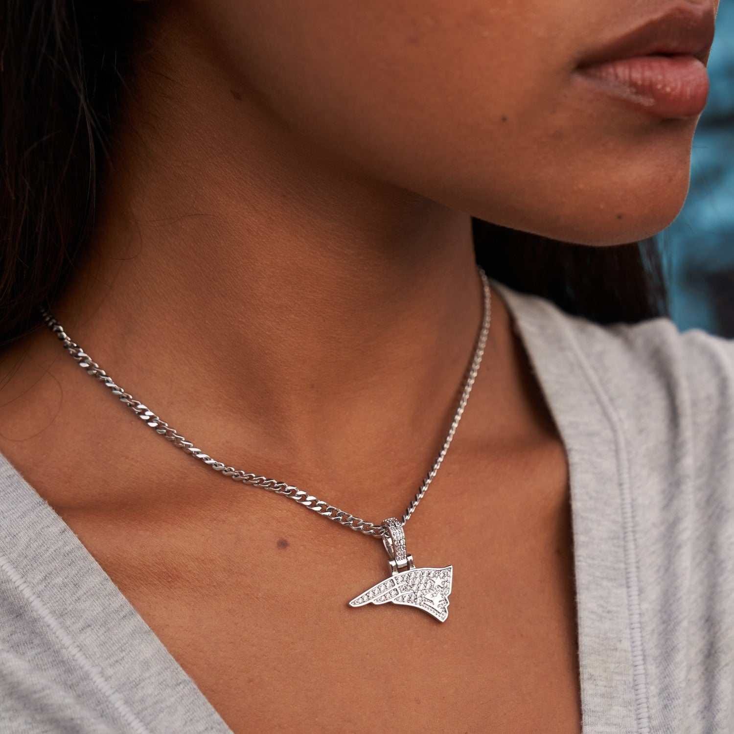 GLD Women New England Patriots Official NFL Micro Logo Pendant - White Gold
