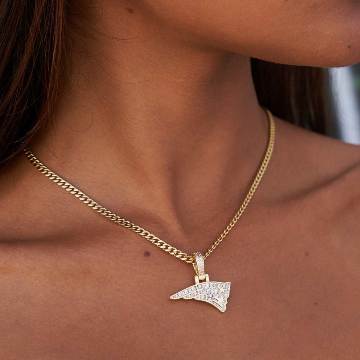 GLD Women New England Patriots Official NFL Micro Logo Pendant - Yellow Gold