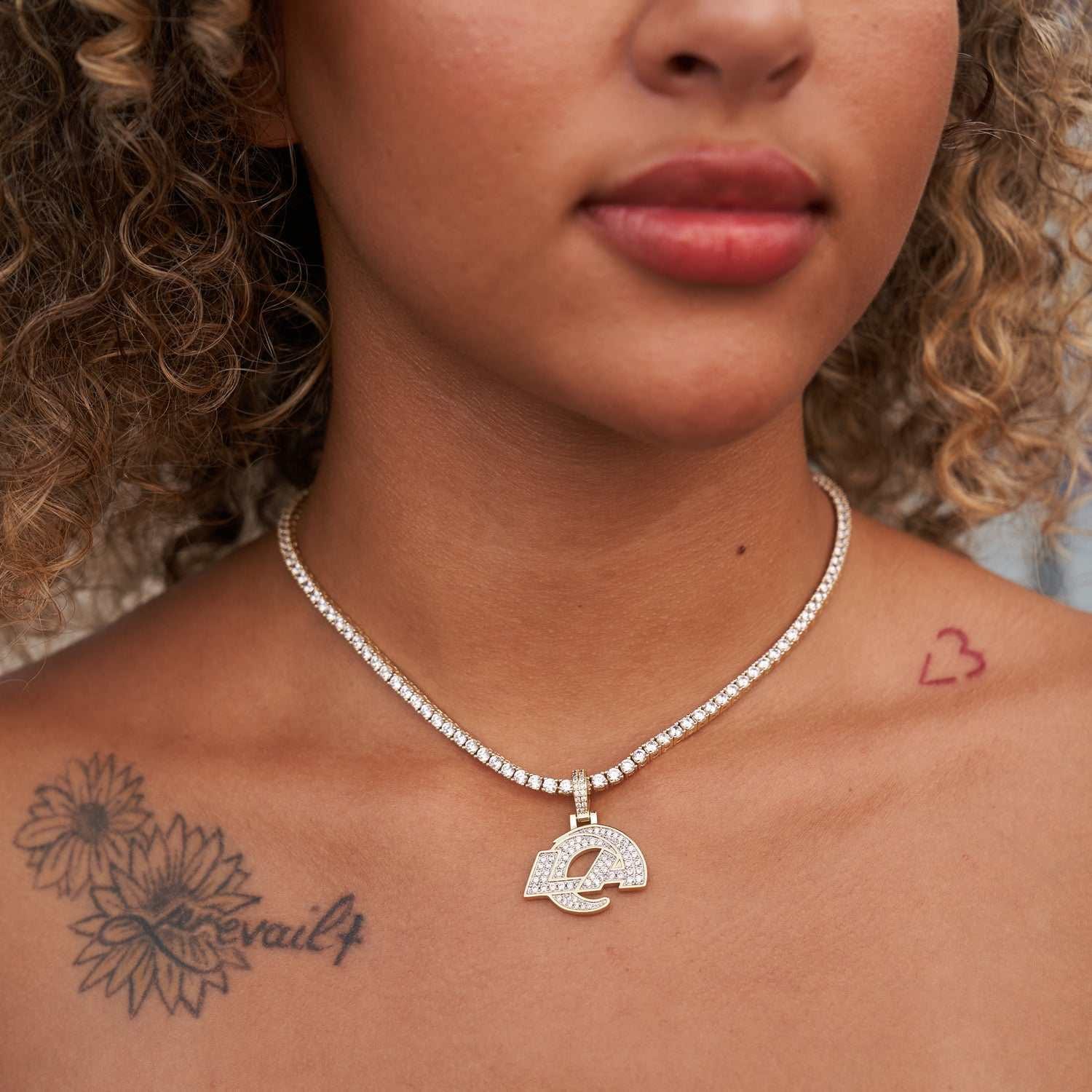 GLD Women Los Angeles Rams Official NFL Micro Logo Pendant - Yellow Gold