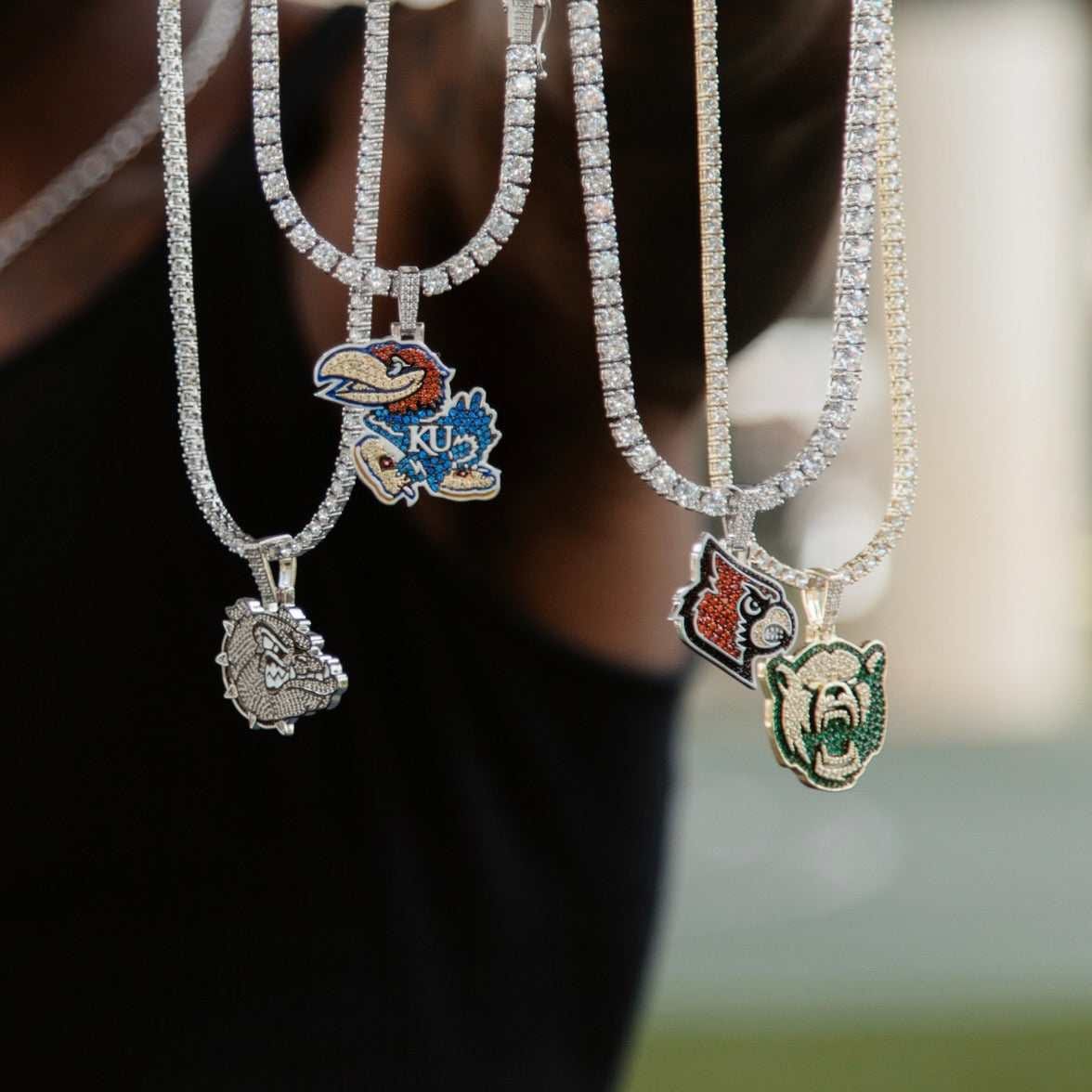 GLD Men Louisville Cardinals Official NCAA Logo Pendant