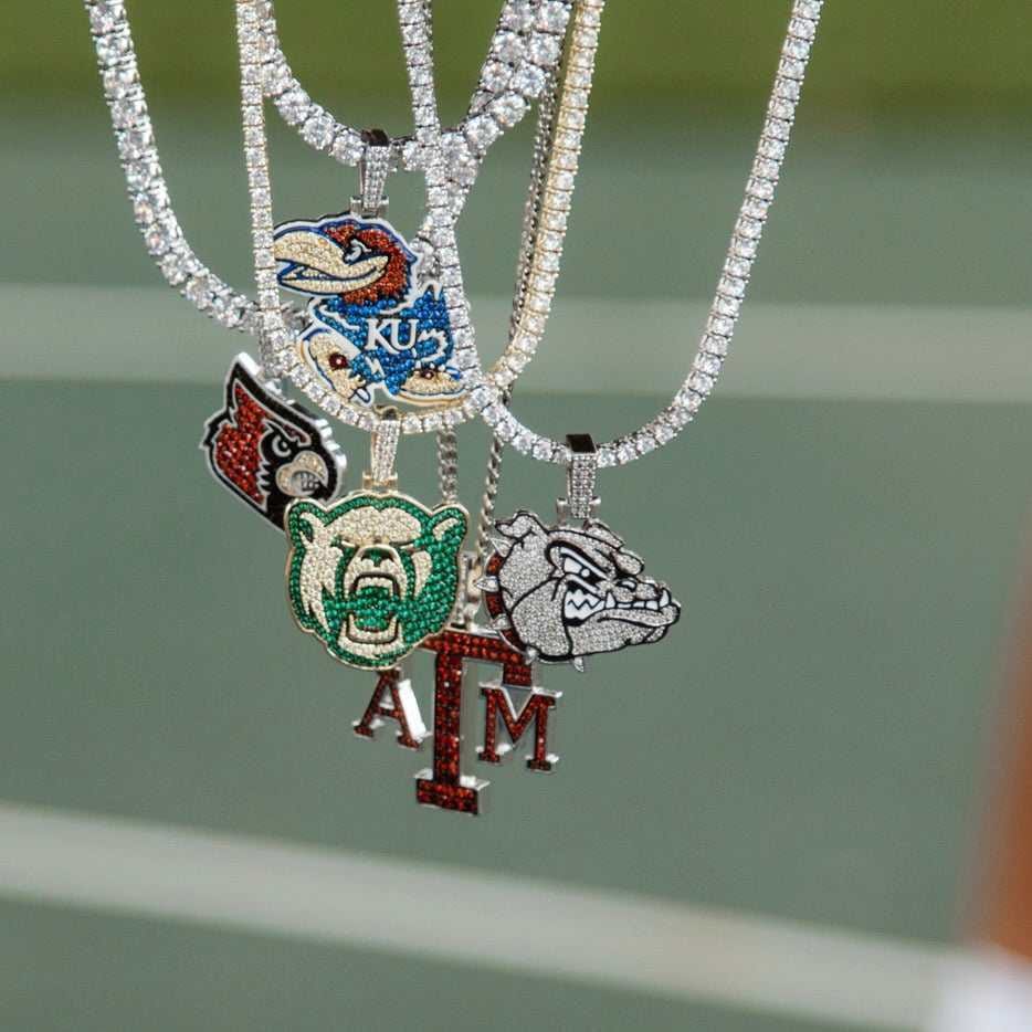 GLD Men Gonzaga Bulldogs Official NCAA Pendant