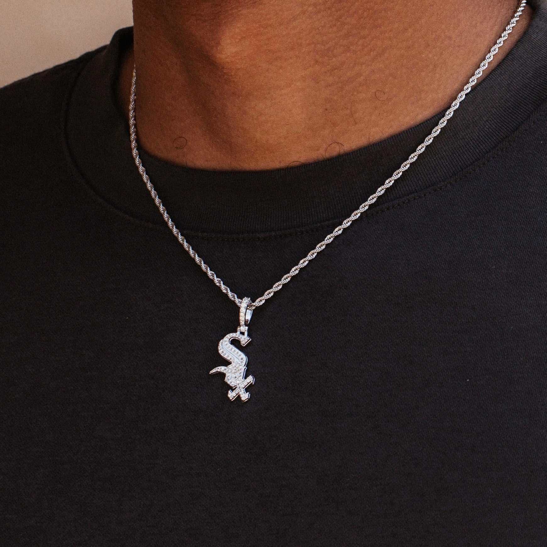 GLD Men Chicago White Sox Official MLB Micro Logo Pendant in White Gold
