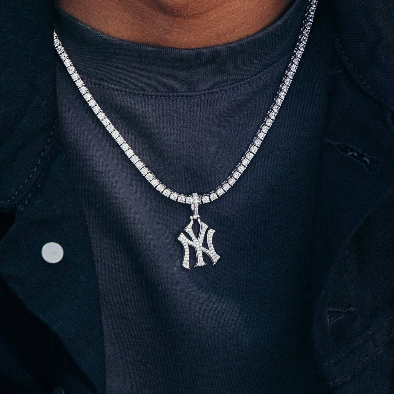 GLD Men New York Yankees Official MLB Micro Logo Pendant in White Gold