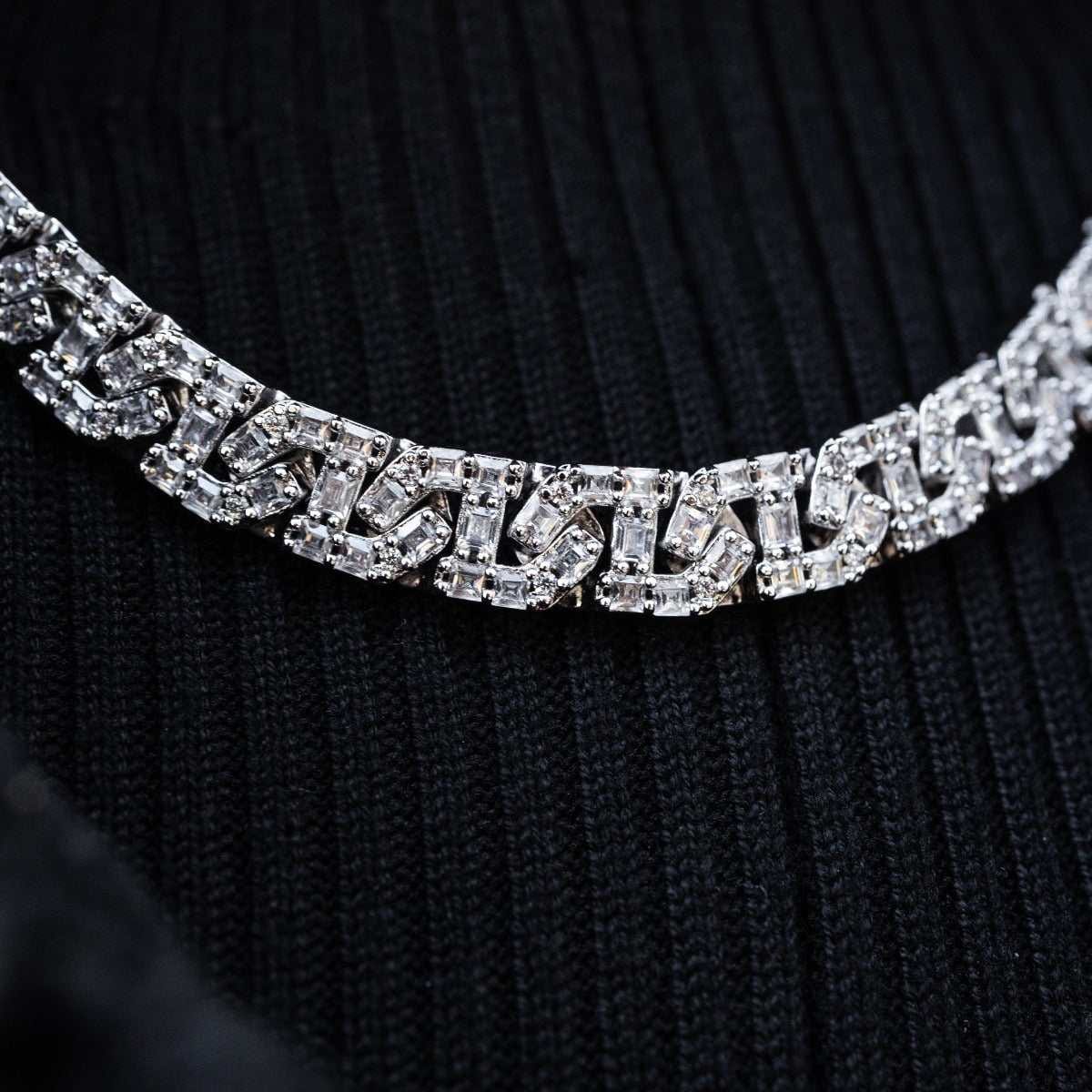 GLD PROMO - WOMEN Baguette Chain Link Necklace in White Gold