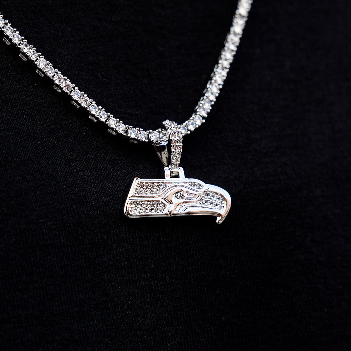 GLD Men Seattle Seahawks Official NFL Micro Logo Pendant
