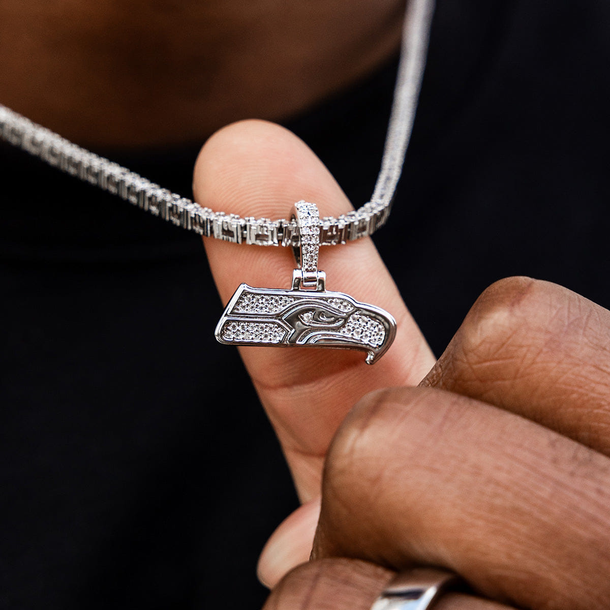 GLD Men Seattle Seahawks Official NFL Micro Logo Pendant