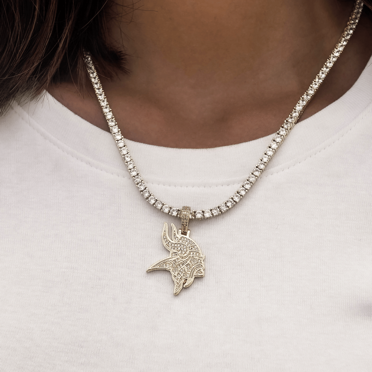 GLD Women Minnesota Vikings Official NFL Micro Logo Pendant