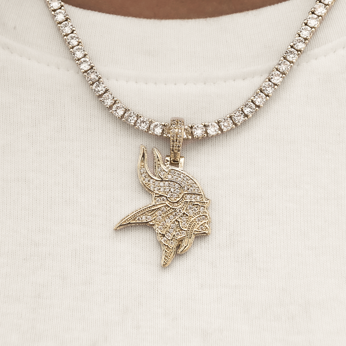 GLD Women Minnesota Vikings Official NFL Micro Logo Pendant