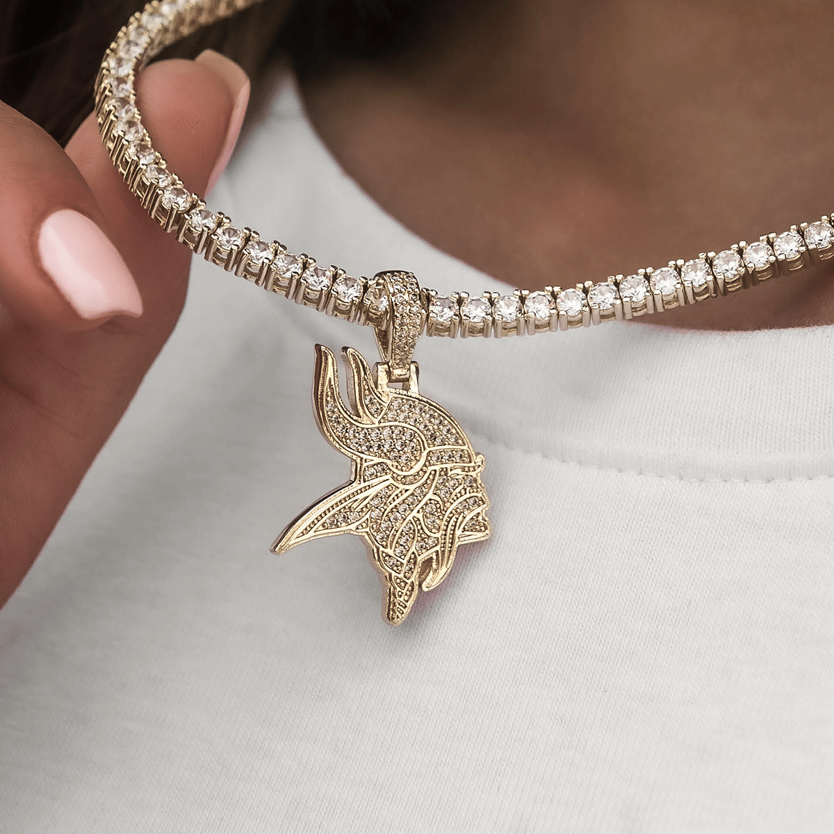 GLD Women Minnesota Vikings Official NFL Micro Logo Pendant