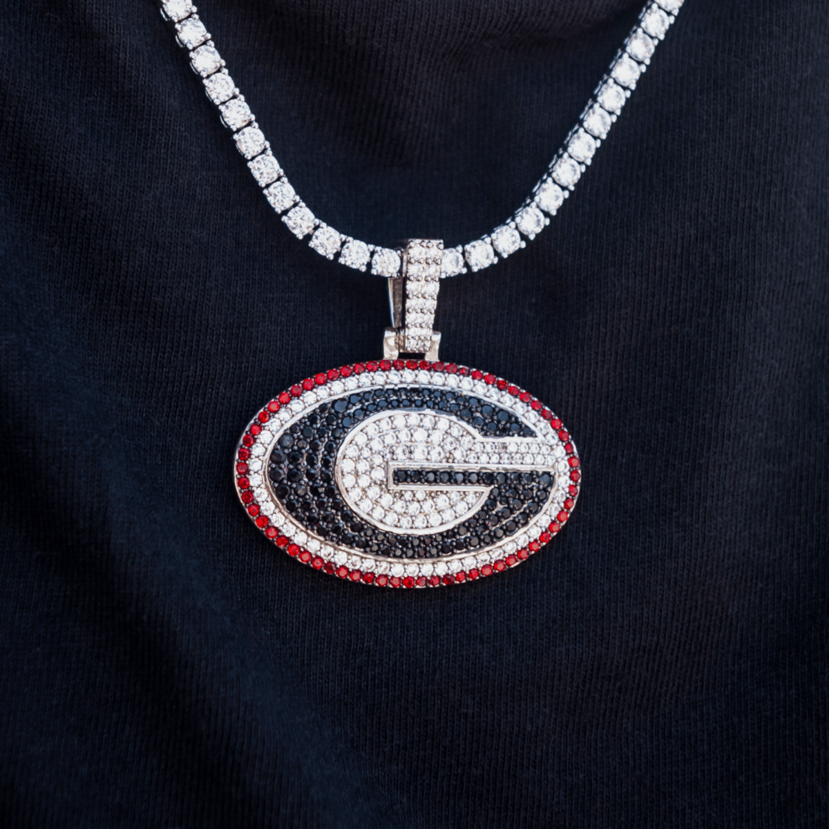 GLD Men Georgia Bulldogs Official NCAA Logo Pendant