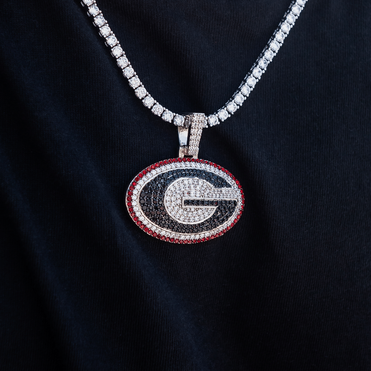 GLD Men Georgia Bulldogs Official NCAA Logo Pendant