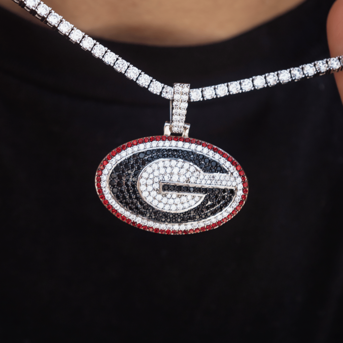 GLD Men Georgia Bulldogs Official NCAA Logo Pendant
