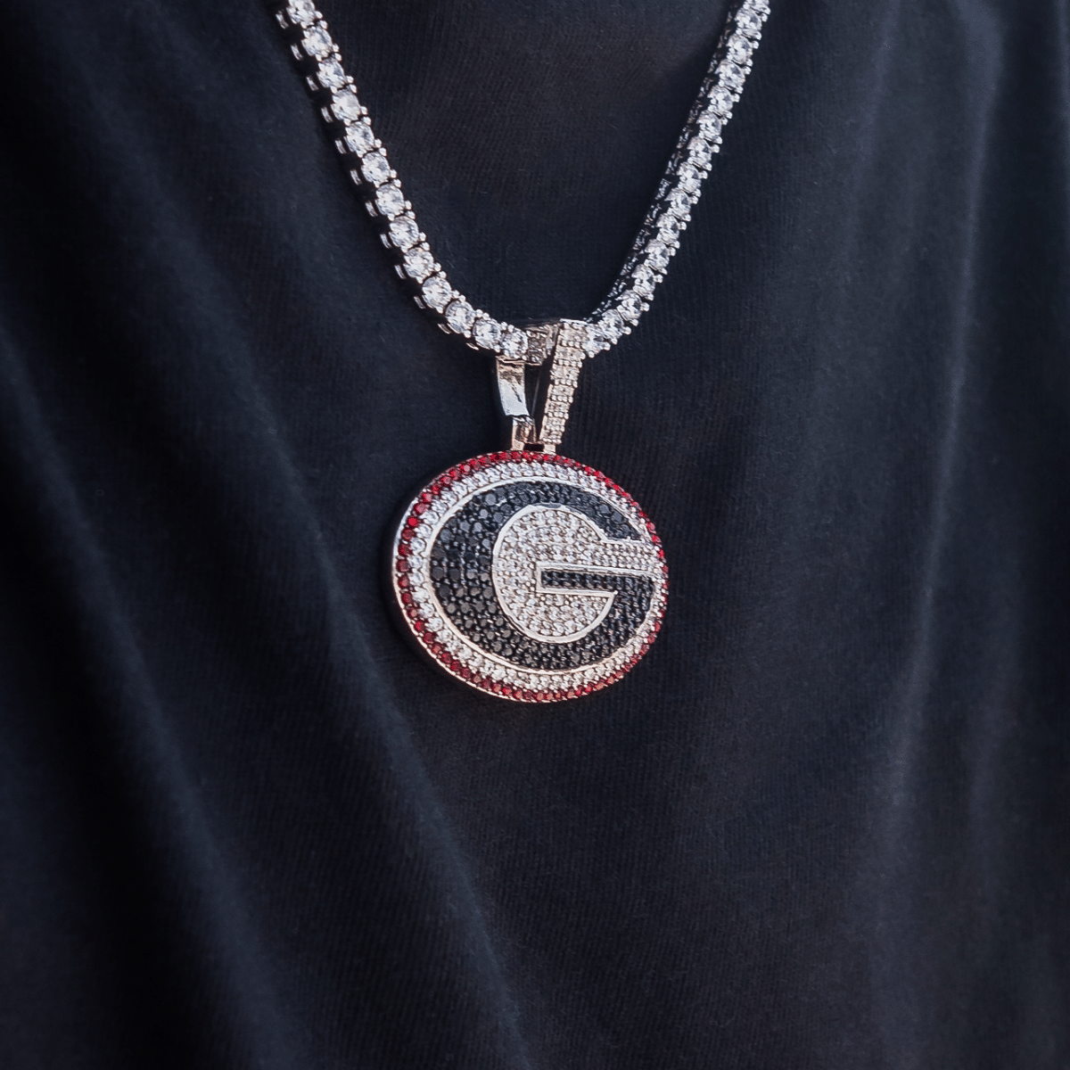 GLD Men Georgia Bulldogs Official NCAA Logo Pendant