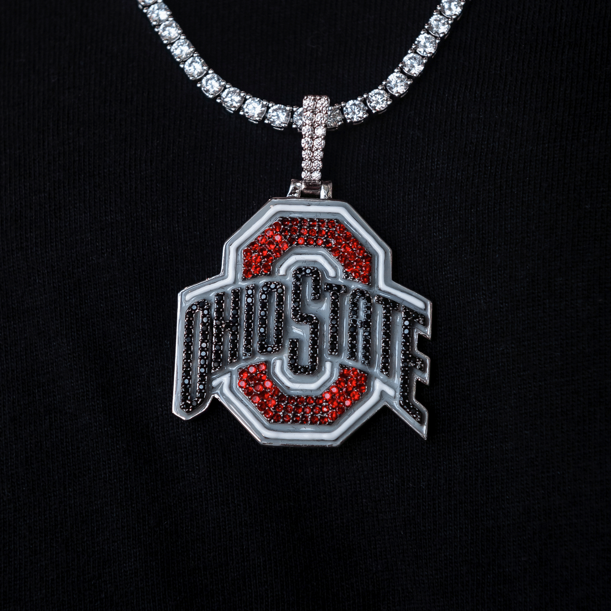 GLD Men Ohio State Buckeyes Official NCAA Logo Pendant