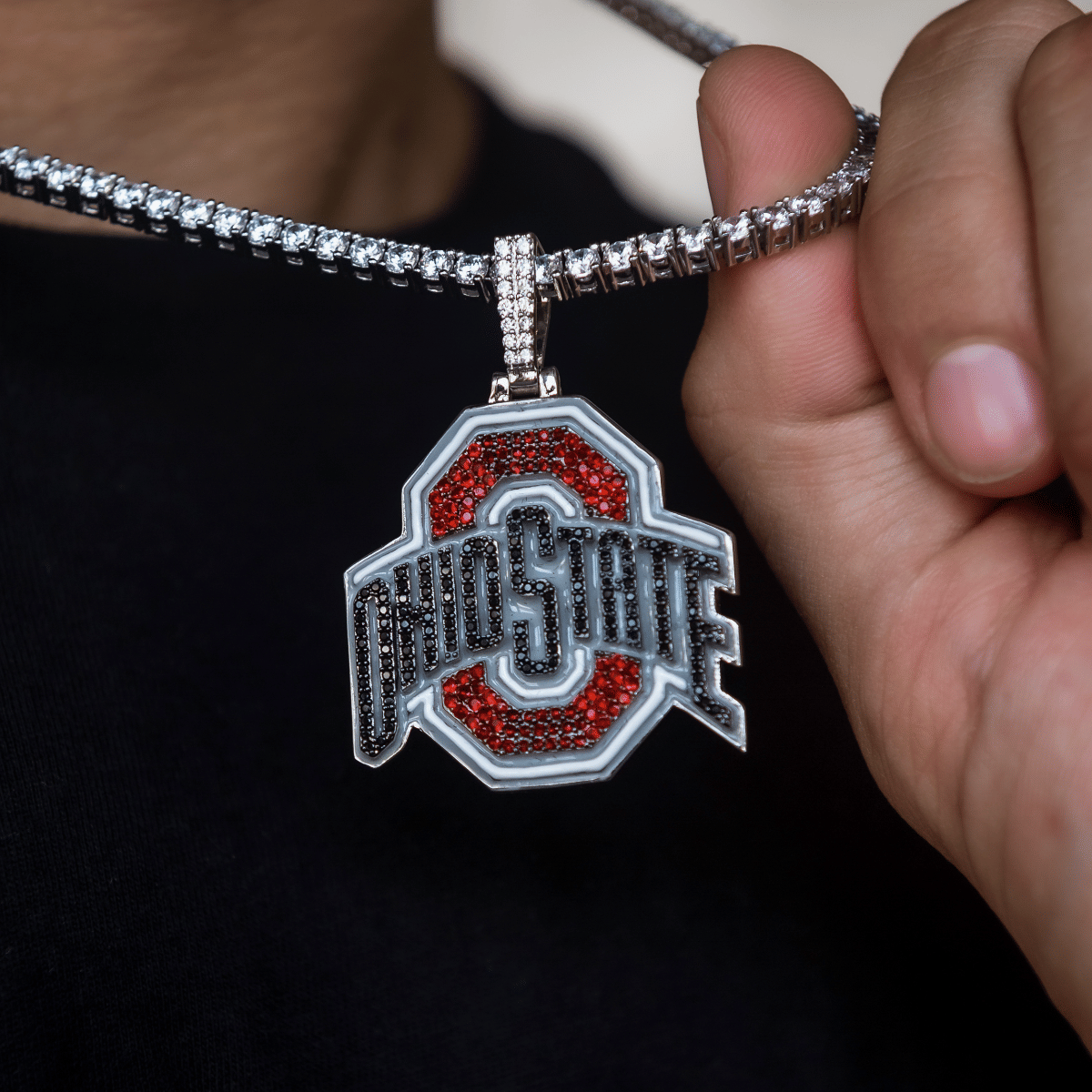 GLD Men Ohio State Buckeyes Official NCAA Logo Pendant