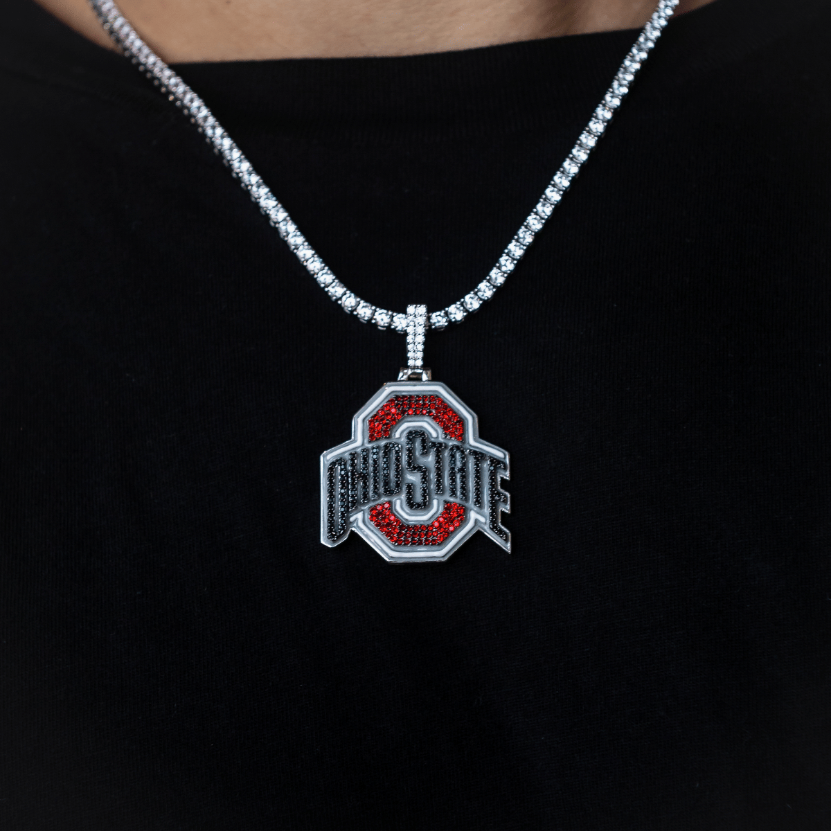 GLD Men Ohio State Buckeyes Official NCAA Logo Pendant