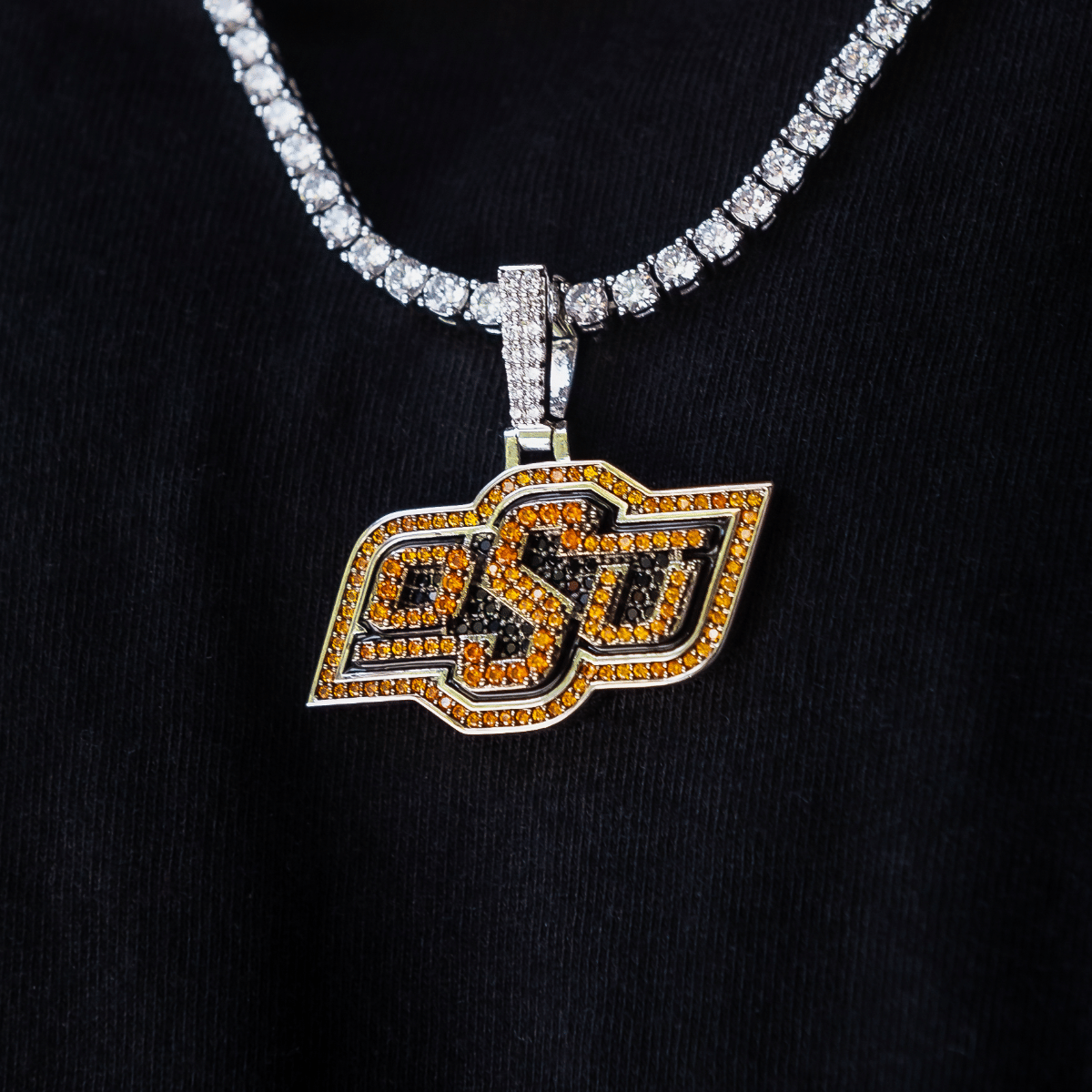 GLD Men Oklahoma State Cowboys Official NCAA Logo Pendant