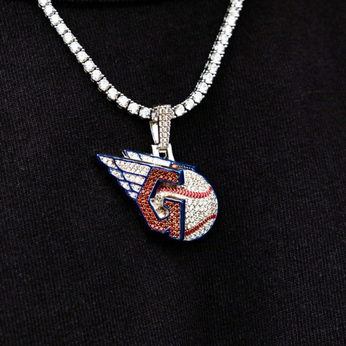 GLD Men Cleveland Guardians Official MLB Logo Pendant