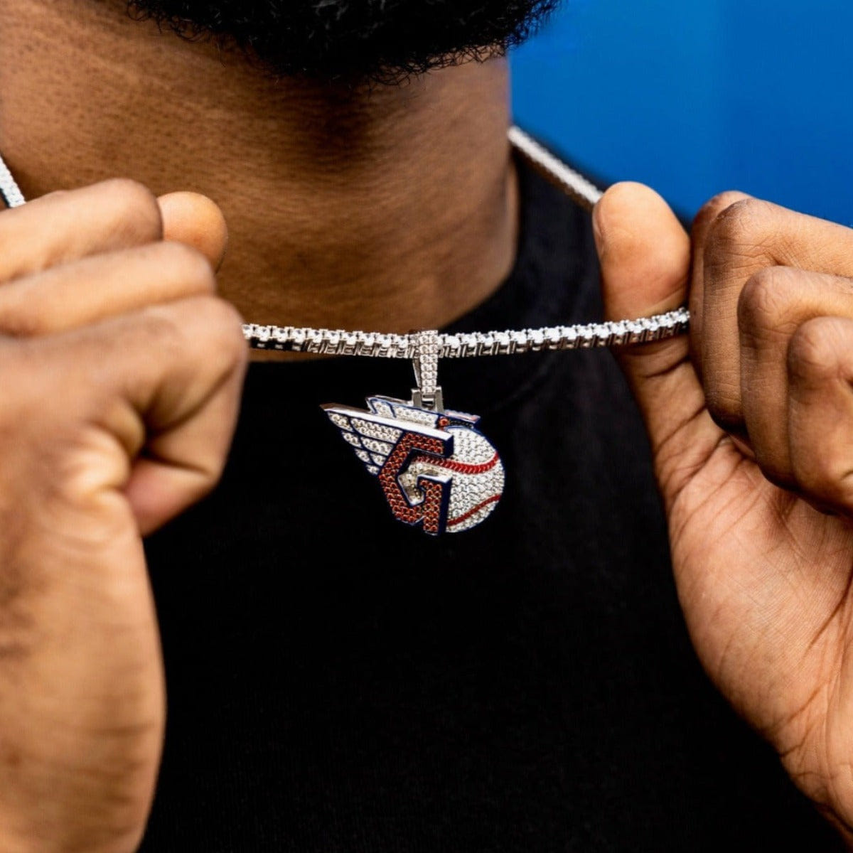 GLD Men Cleveland Guardians Official MLB Logo Pendant