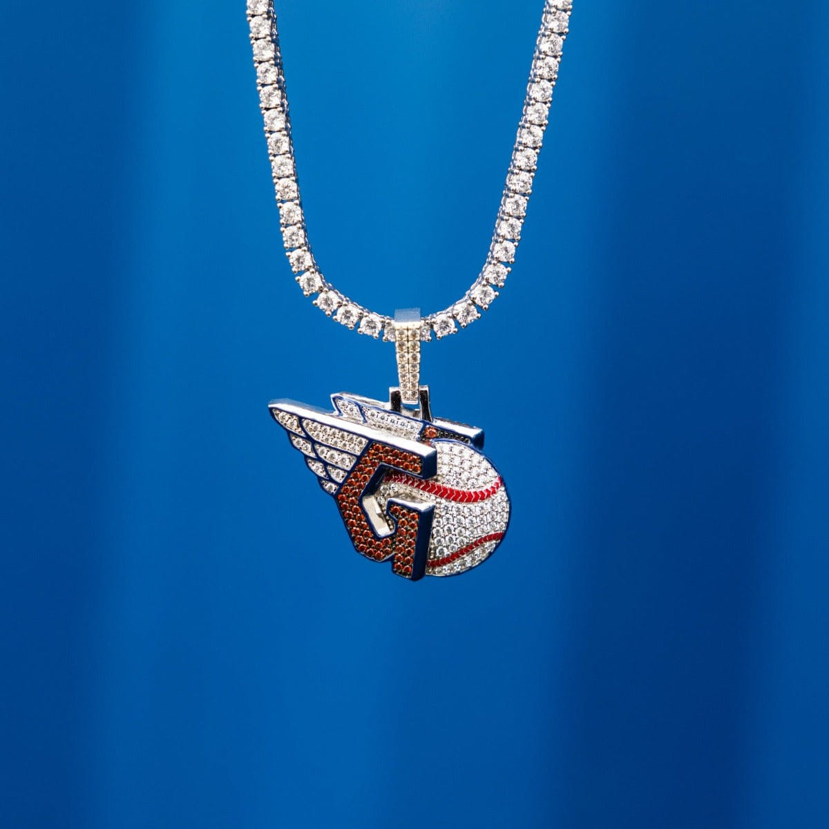GLD Men Cleveland Guardians Official MLB Logo Pendant