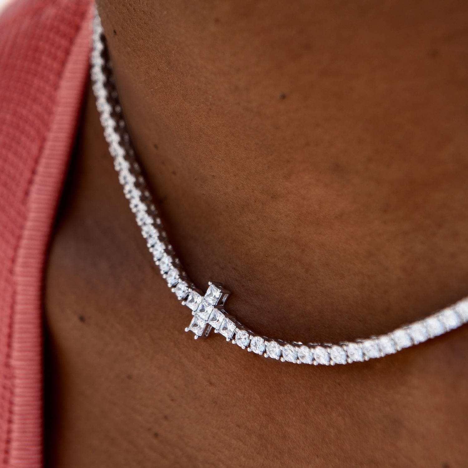 GLD Women 3 mm Diamond Cross Tennis Necklace