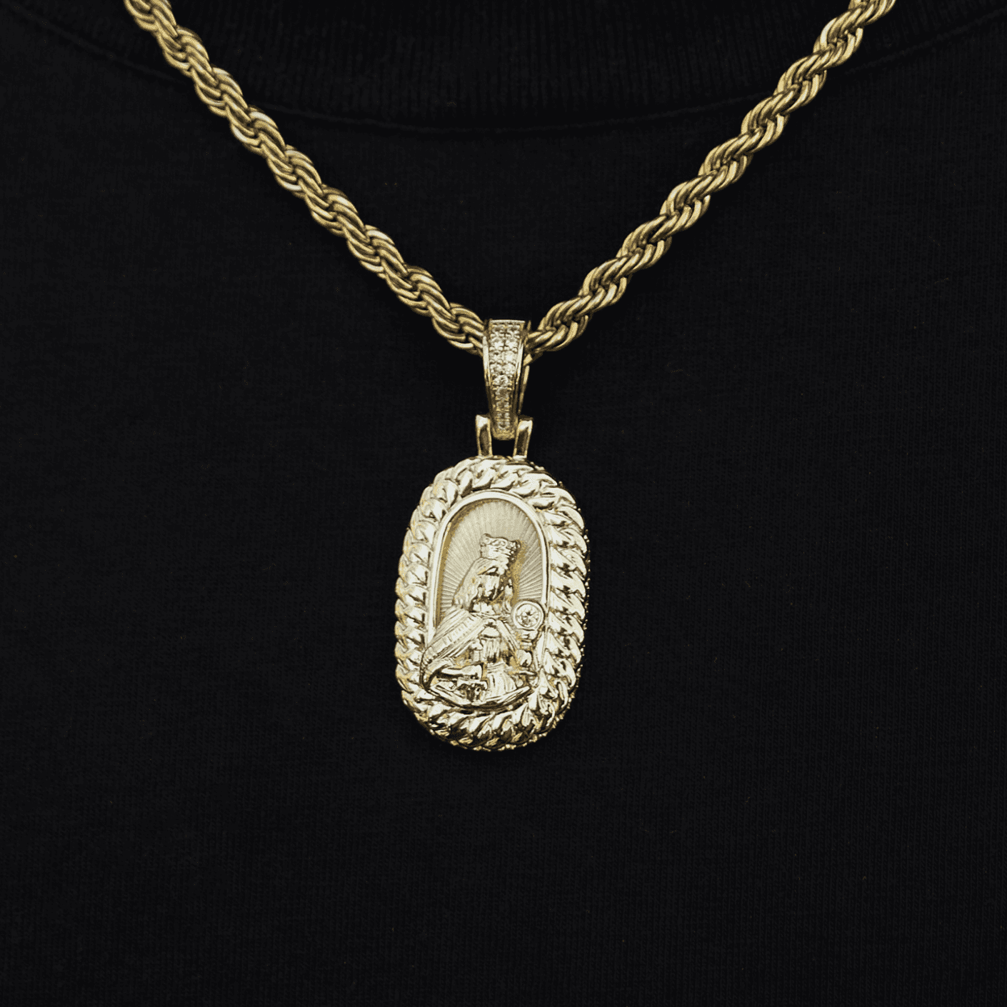 GLD Men Icon Crowned Mary Pendant