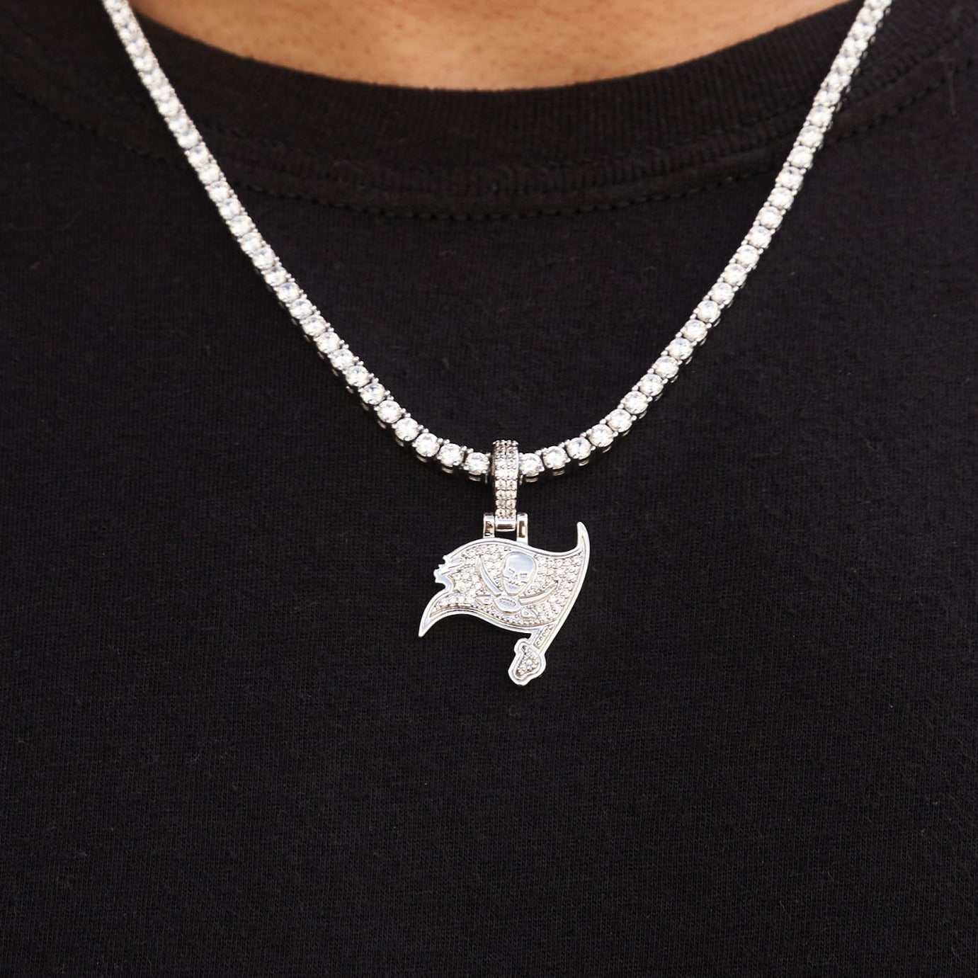 GLD Men Tampa Bay Buccaneers Official NFL Micro Logo Pendant - White Gold