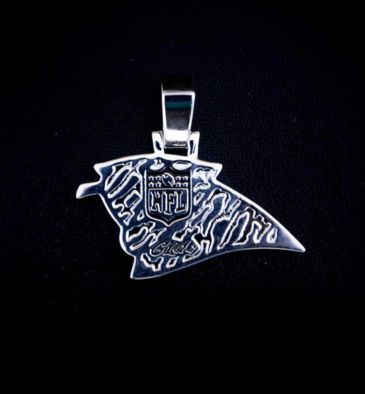 GLD Men Carolina Panthers Official NFL Pendant