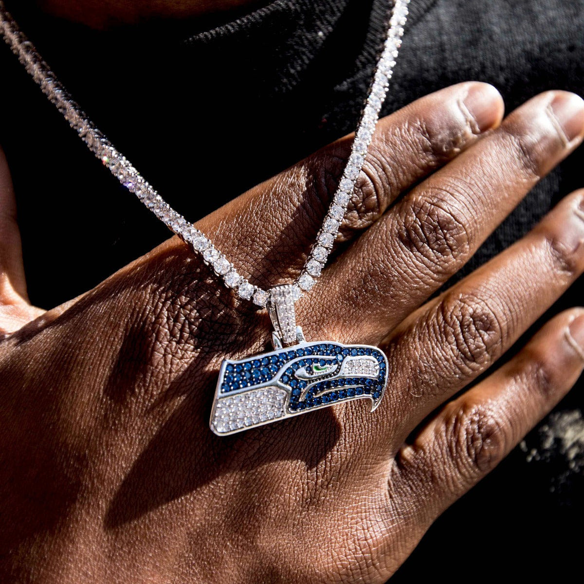 GLD Men Seattle Seahawks Official NFL Pendant