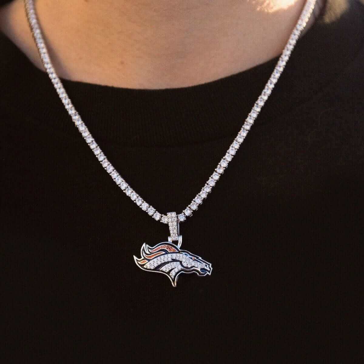 GLD Men Denver Broncos Official NFL Pendant