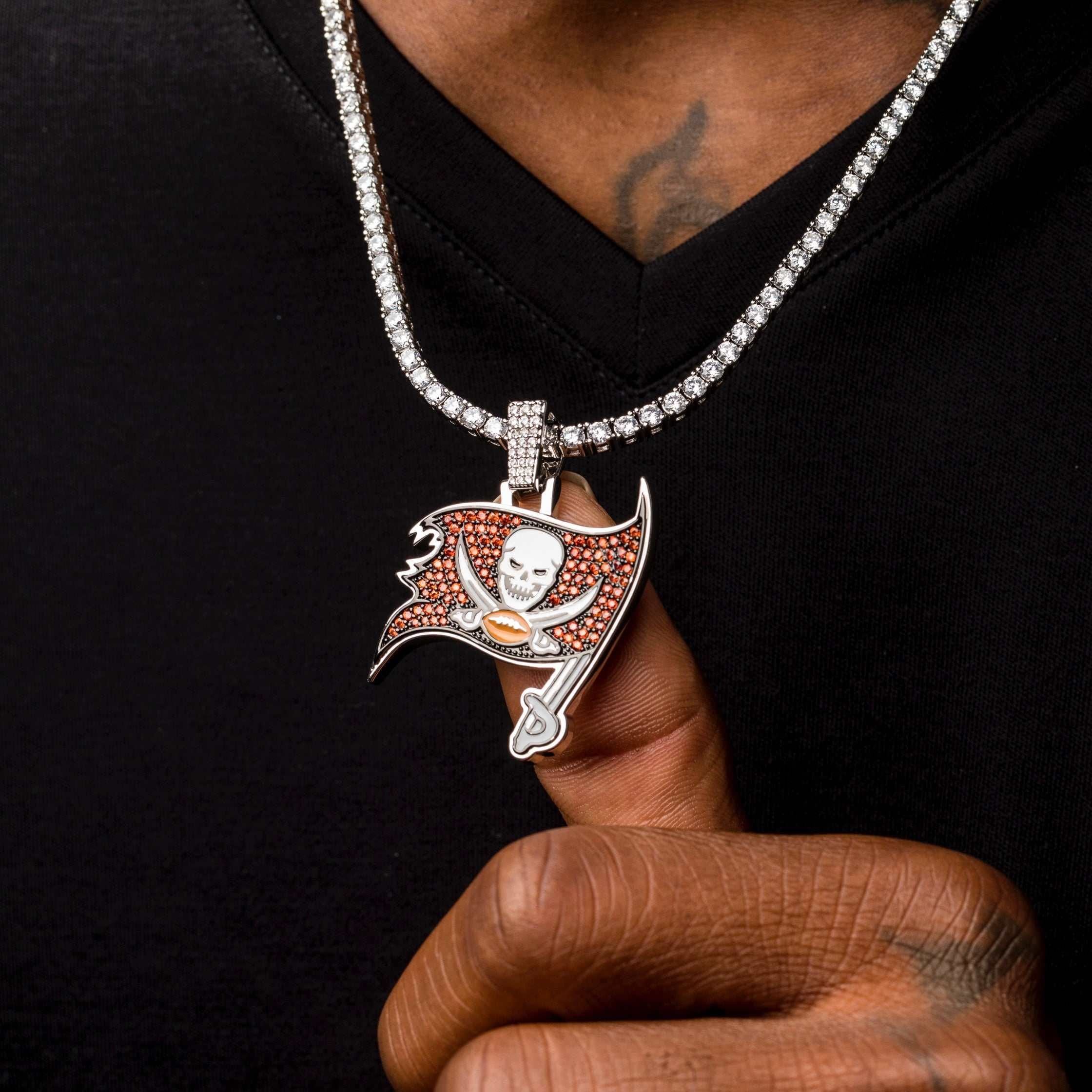 GLD Men Tampa Bay Buccaneers Official NFL Pendant