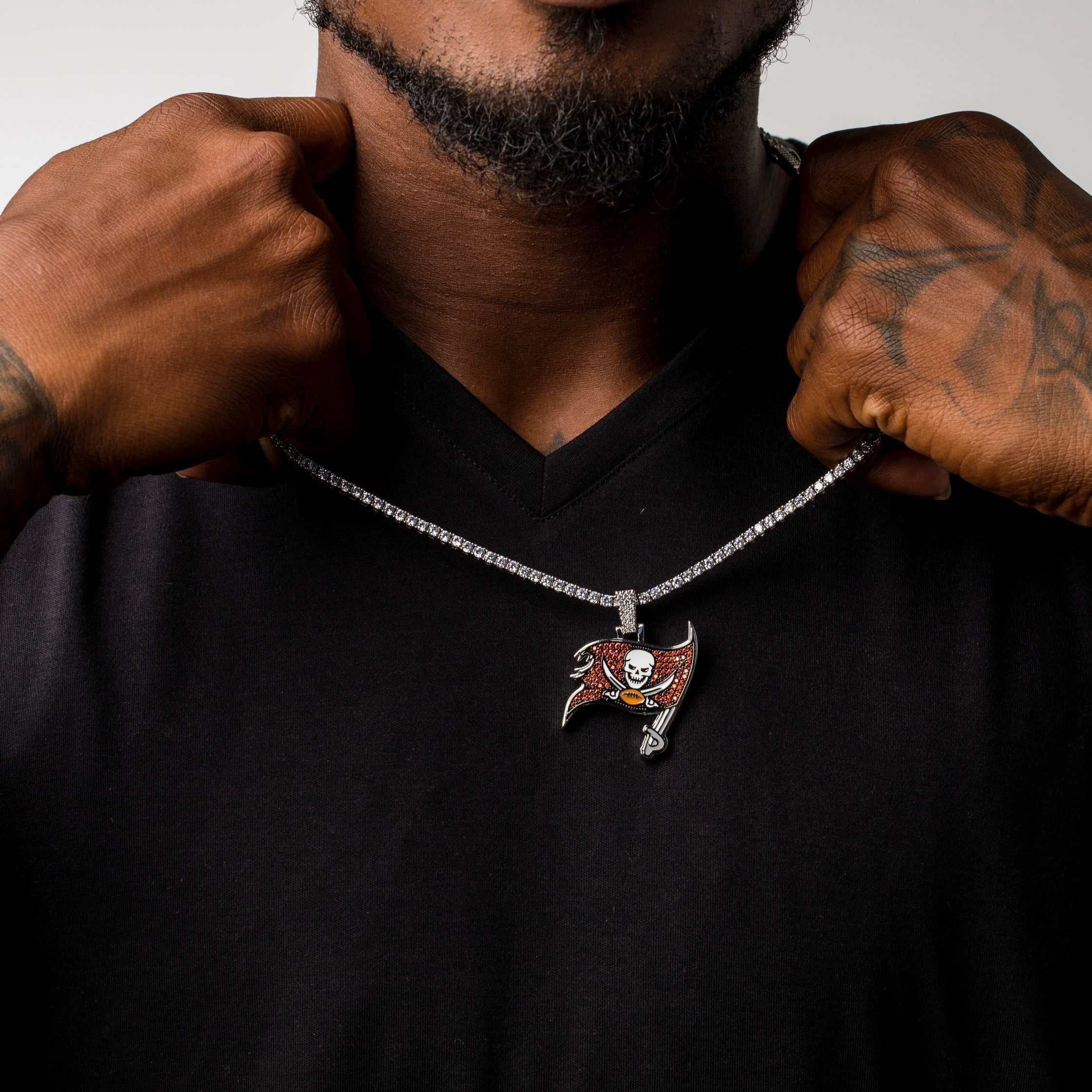 GLD Men Tampa Bay Buccaneers Official NFL Pendant