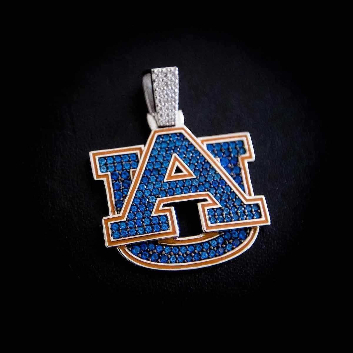 GLD Men Auburn Official NCAA Logo Pendant