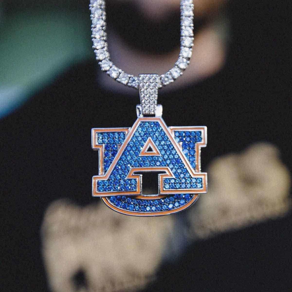 GLD Men Auburn Official NCAA Logo Pendant