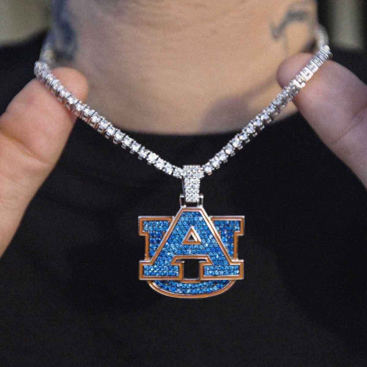 GLD Men Auburn Official NCAA Logo Pendant