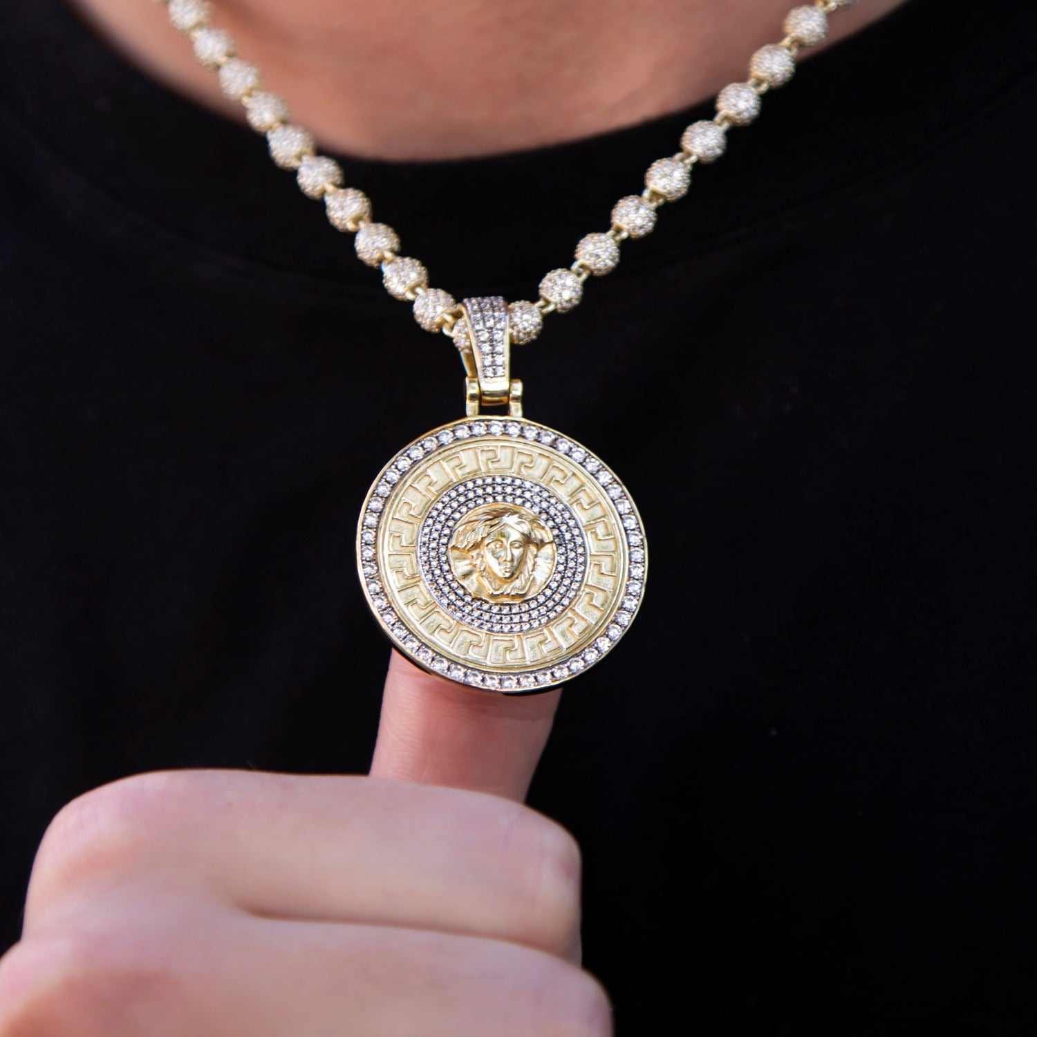 GLD Men Medusa Pendant in Yellow Gold