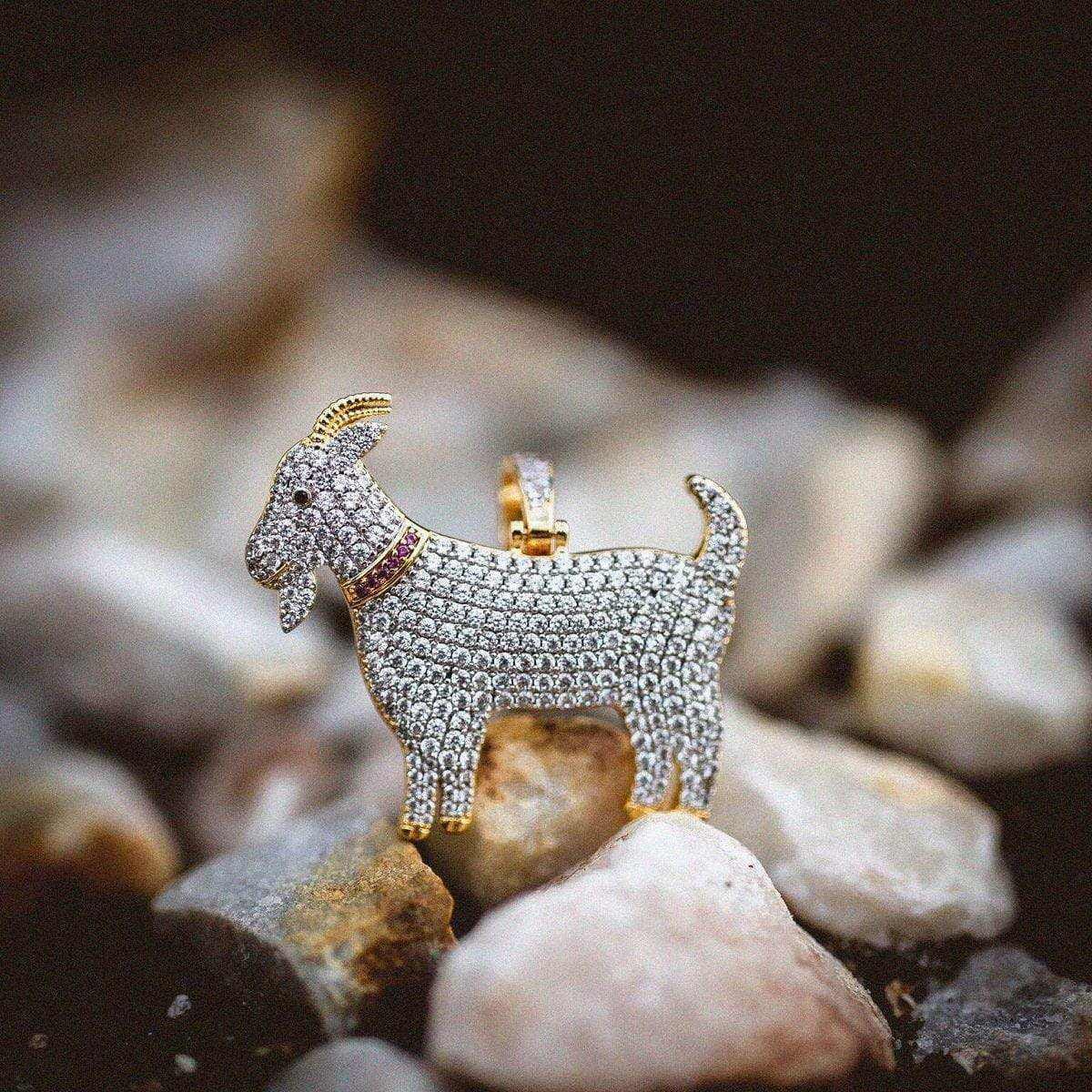 GLD Men GOAT Pendant in Yellow Gold