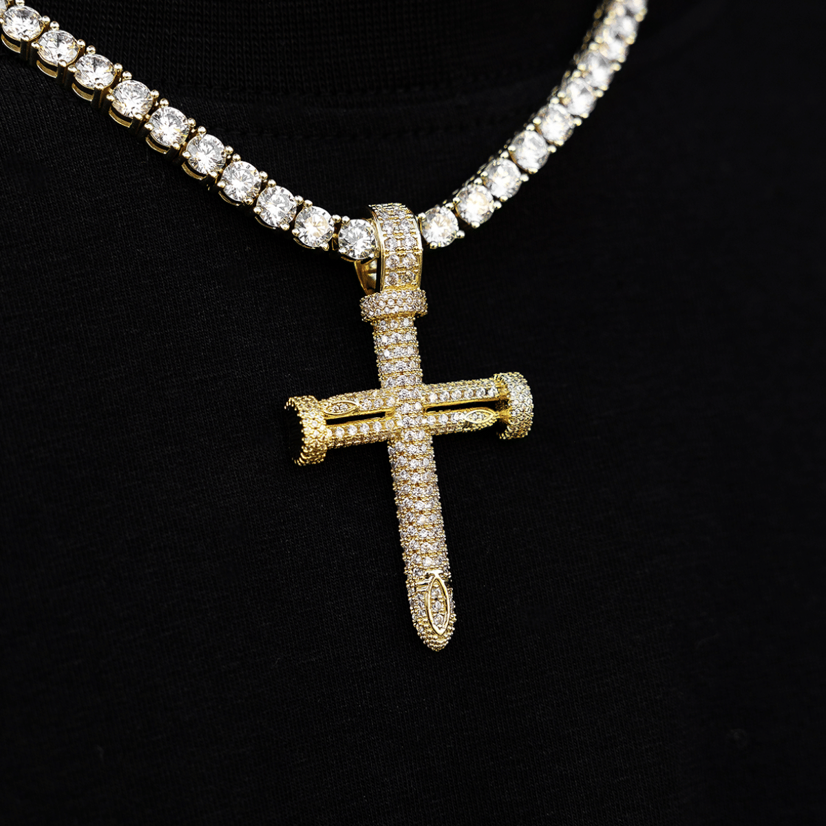 GLD Men Round Nail Cross Pendant in Yellow Gold