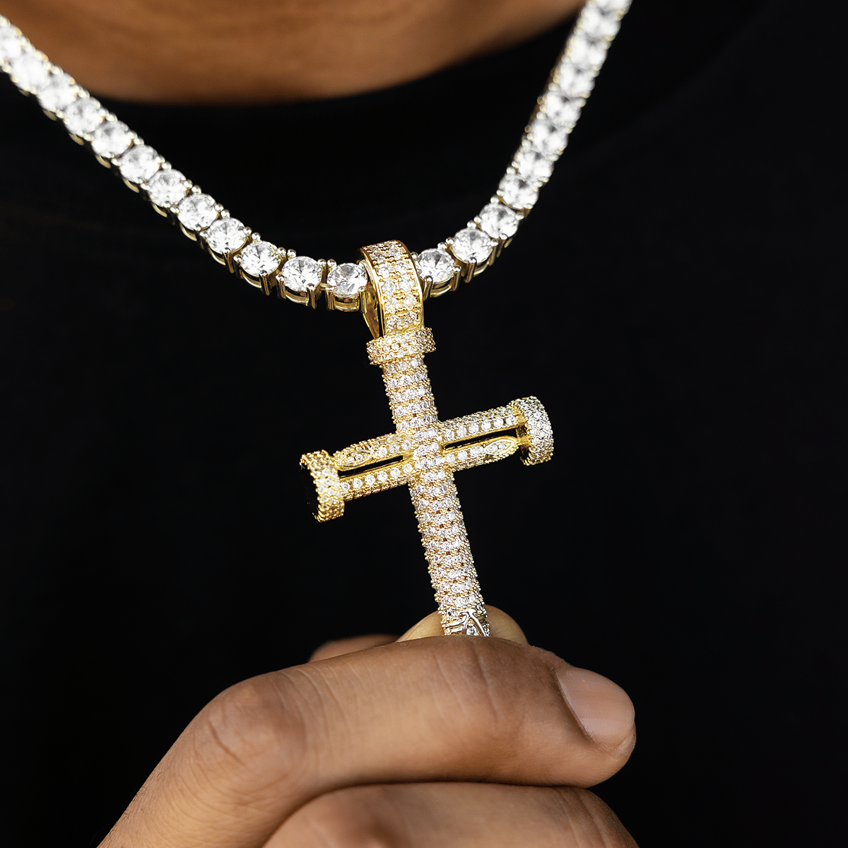 GLD Men Round Nail Cross Pendant in Yellow Gold