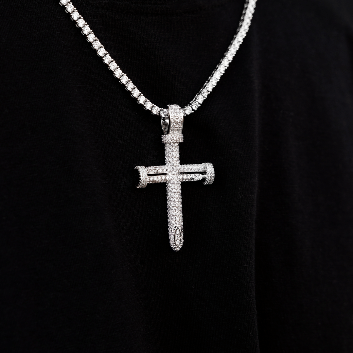 GLD Men Round Nail Cross Pendant in White Gold