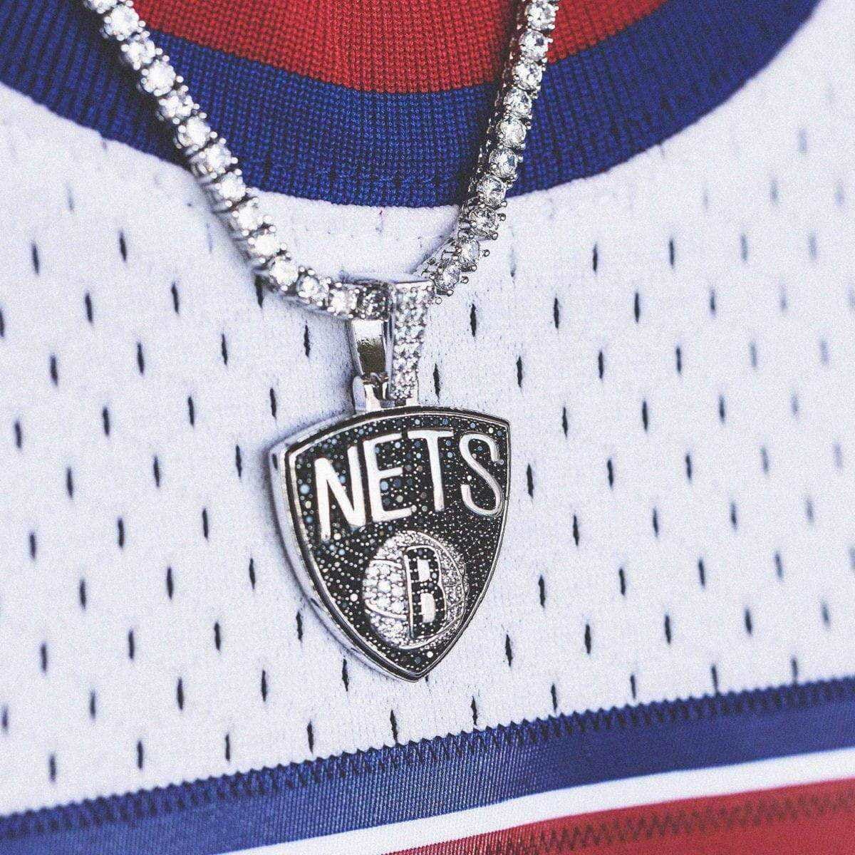 GLD Men Brooklyn Nets Official NBA Logo Pendant in White Gold