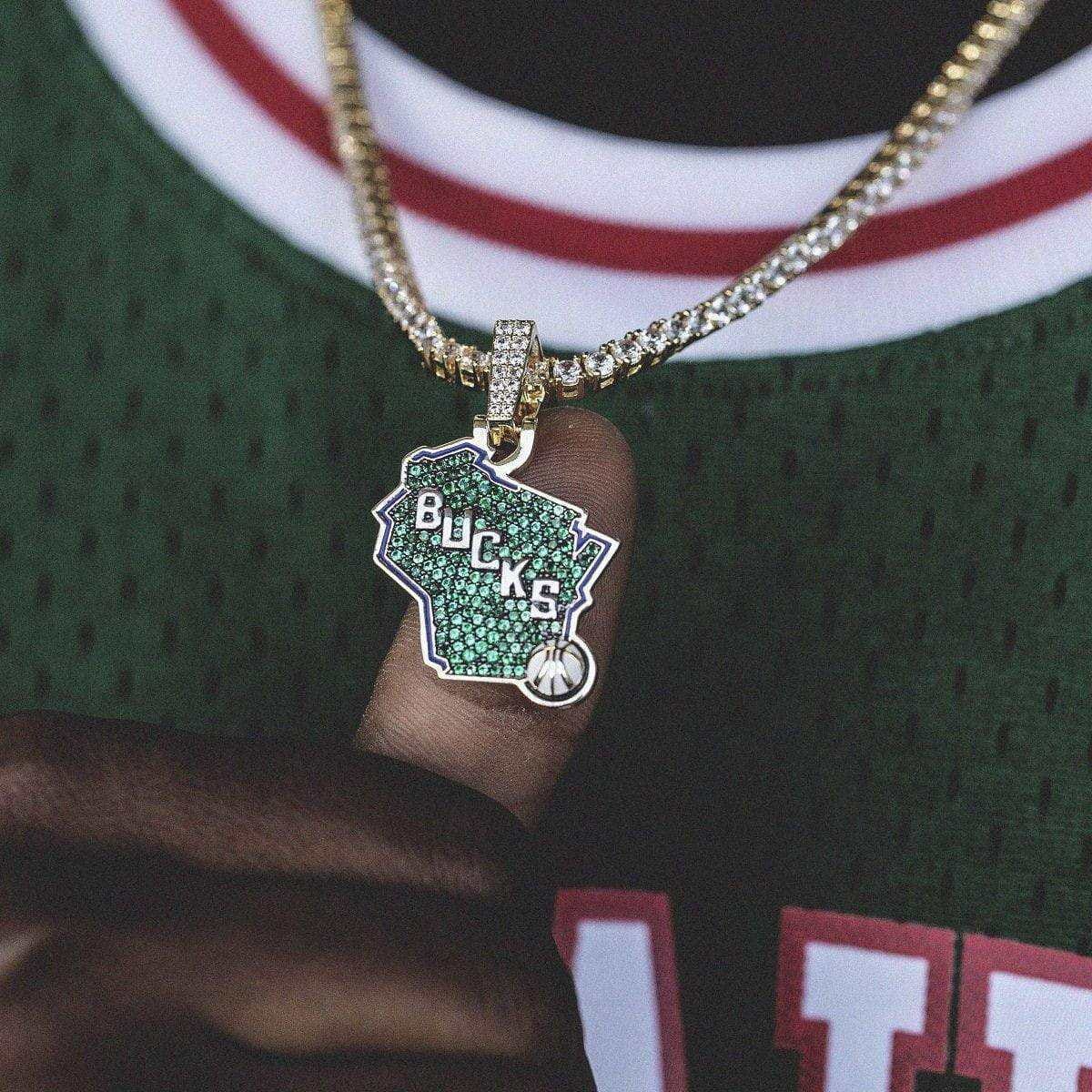 GLD Men Milwaukee Bucks Official NBA Logo Pendant