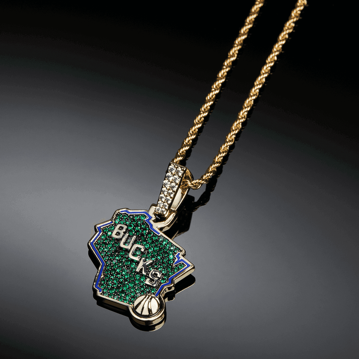 GLD Men Milwaukee Bucks Official NBA Logo Pendant