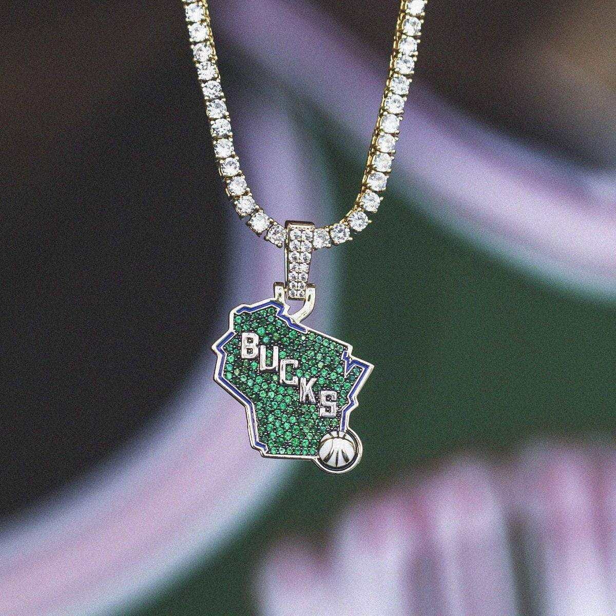 GLD Men Milwaukee Bucks Official NBA Logo Pendant